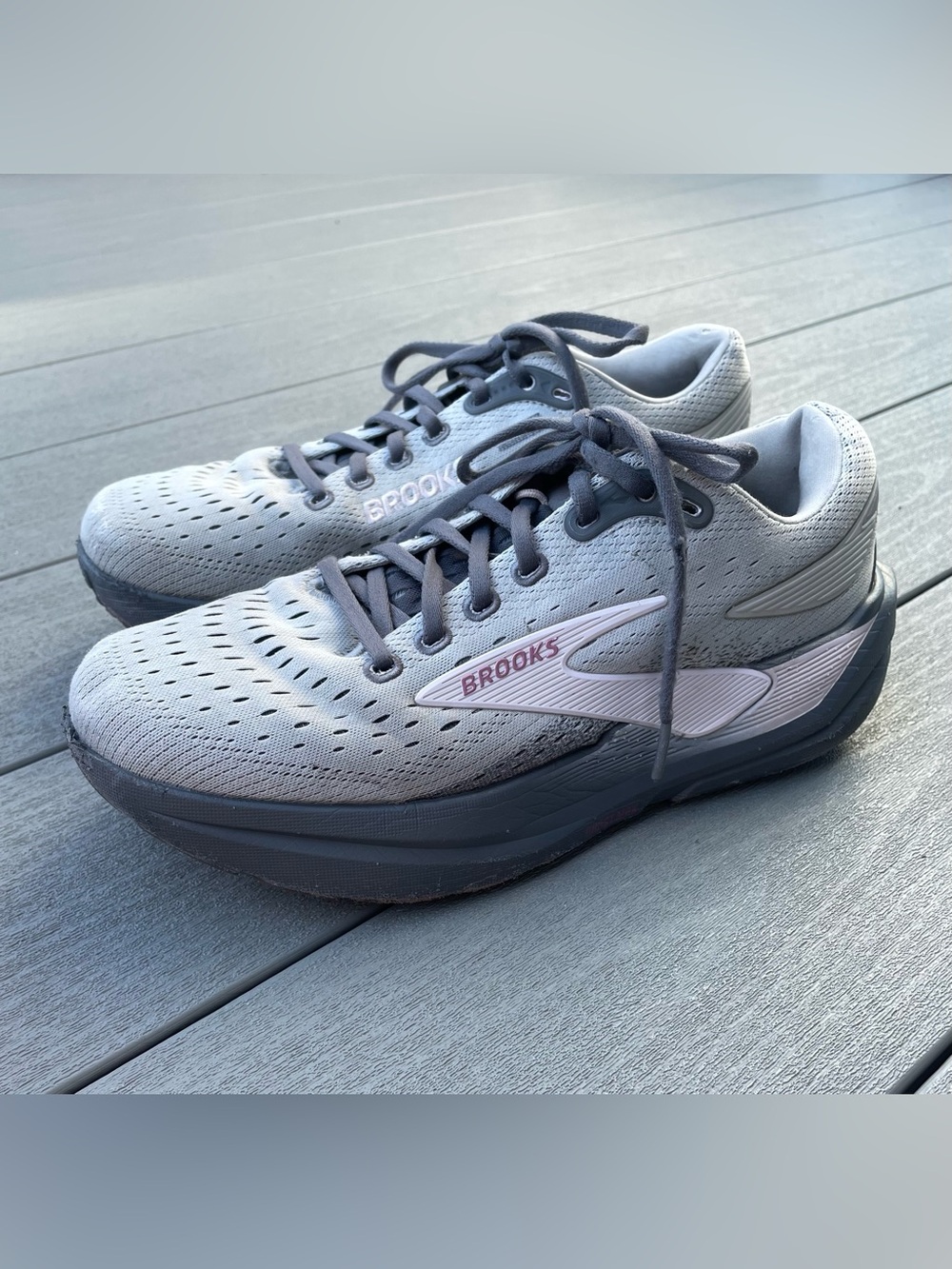 Brooks Ghost Max 3, women’s size 9, gray/purple/pink.